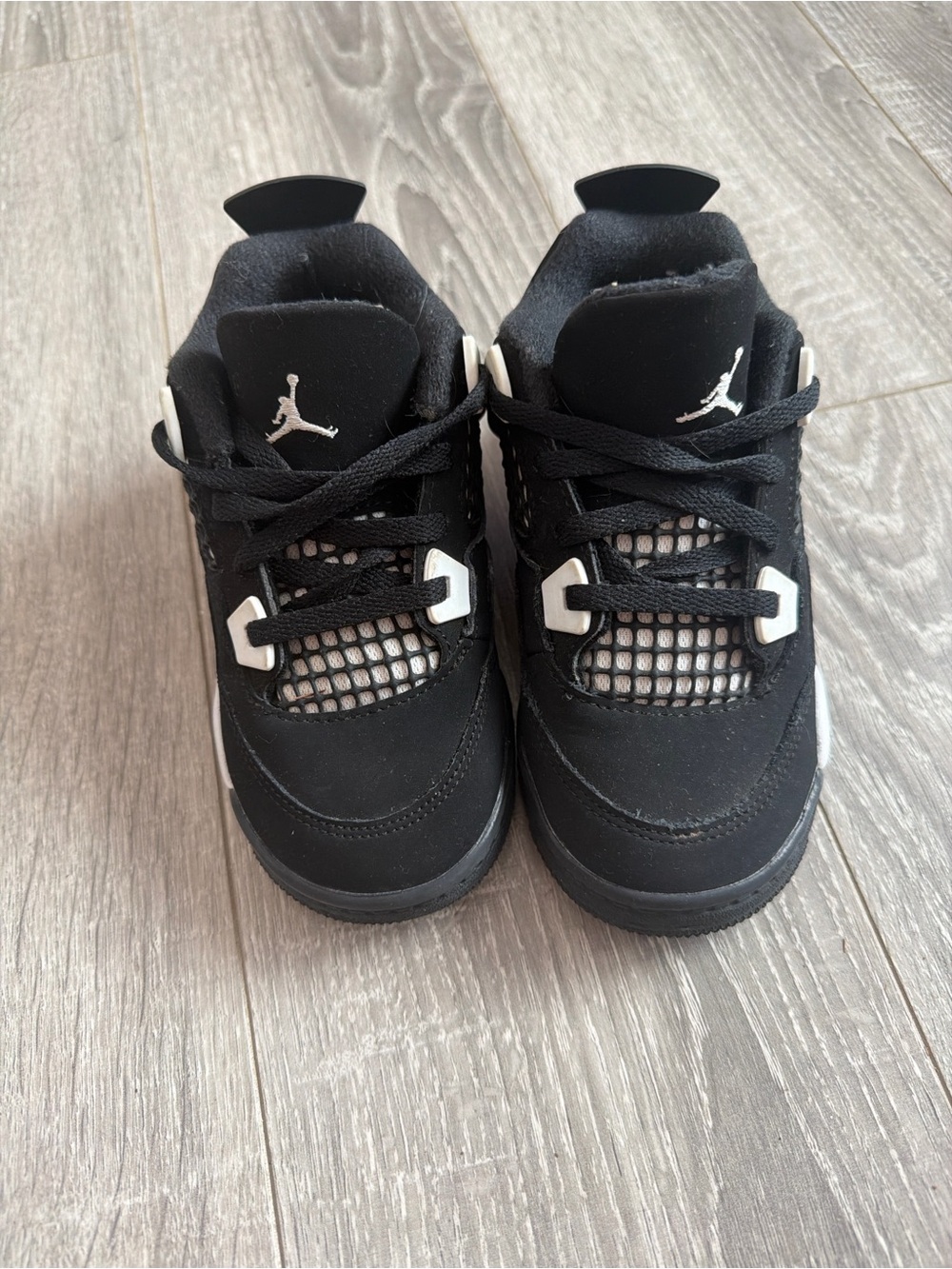 Kids, Jordan 4 retros “white thunder” size 10c
